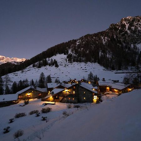 Hotellerie De Mascognaz Champoluc Extérieur photo