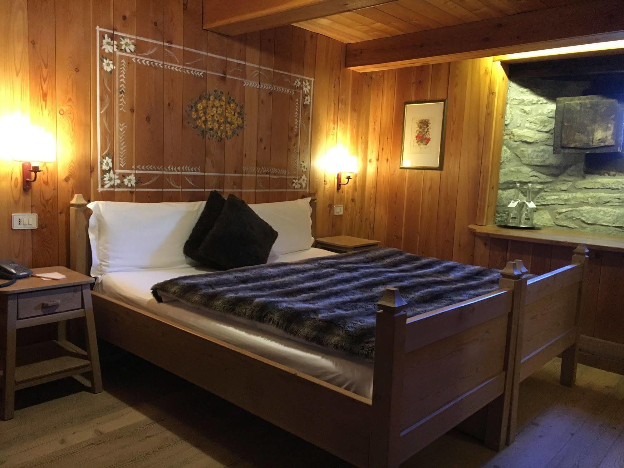 Hotellerie De Mascognaz Champoluc Extérieur photo
